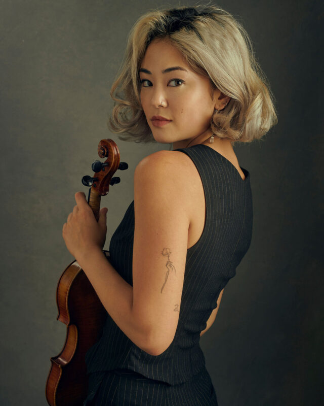 Portrait of violinist Simone Porter.