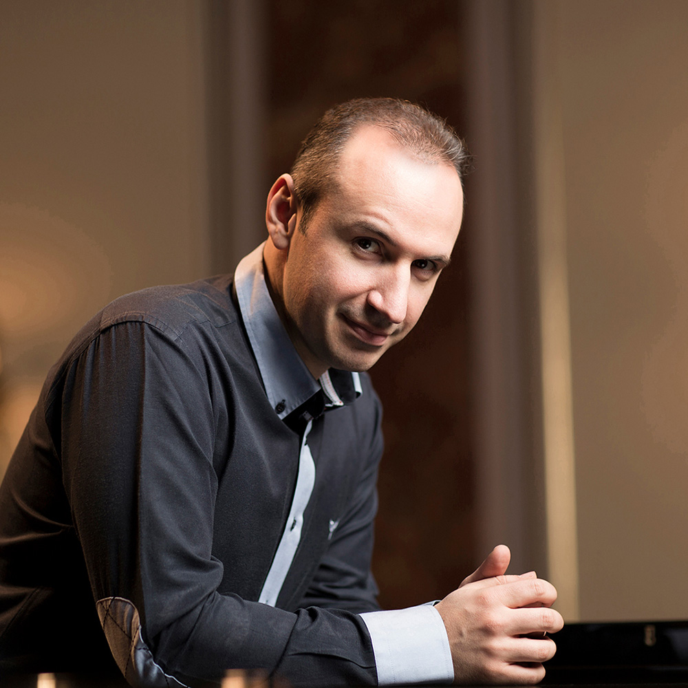 Portrait of pianist Simon Trpceski.