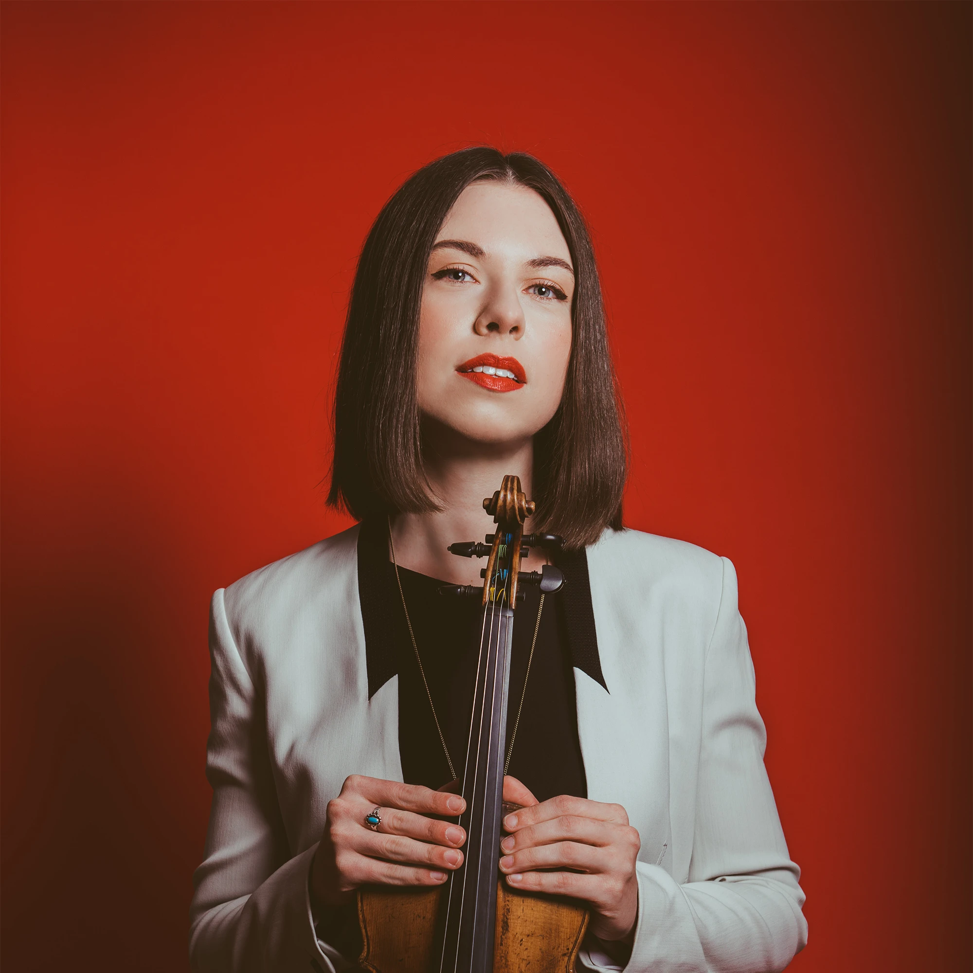 Portrait of Tessa Lark, violin.